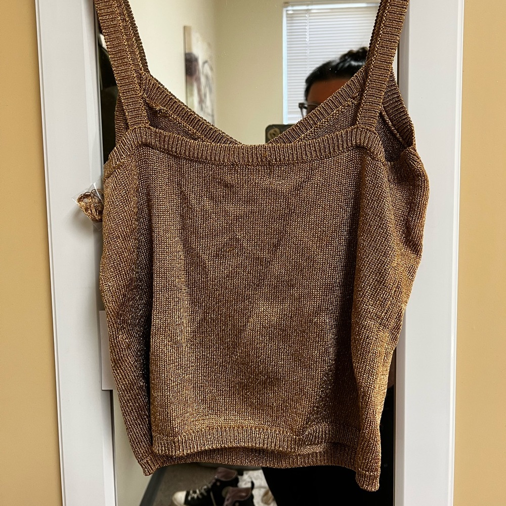 Sean Tank Revolve - Picture 5 of 7